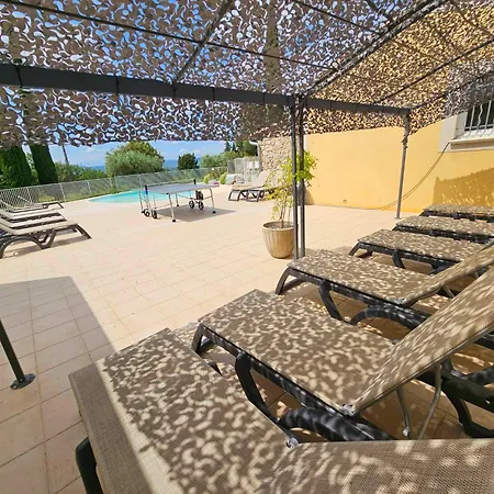 Hébergement de vacances Adhemar 20 Personnes *